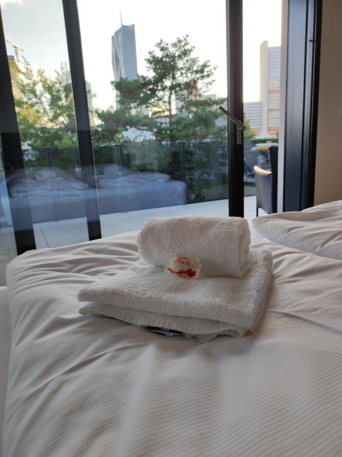 Luxurioeses Penthouse Mit Blick Auf Die Uno-City Und Dem Kaiserwasser. 3Schlafzimmer, 2 Baeder, Privat Lift Ins Apartment Wien Eksteriør billede