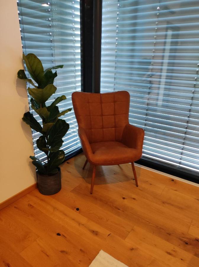 Luxurioeses Penthouse Mit Blick Auf Die Uno-City Und Dem Kaiserwasser. 3Schlafzimmer, 2 Baeder, Privat Lift Ins Apartment Wien Eksteriør billede