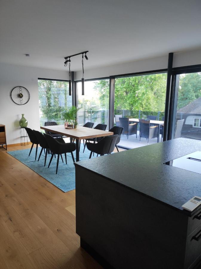 Luxurioeses Penthouse Mit Blick Auf Die Uno-City Und Dem Kaiserwasser. 3Schlafzimmer, 2 Baeder, Privat Lift Ins Apartment Wien Eksteriør billede