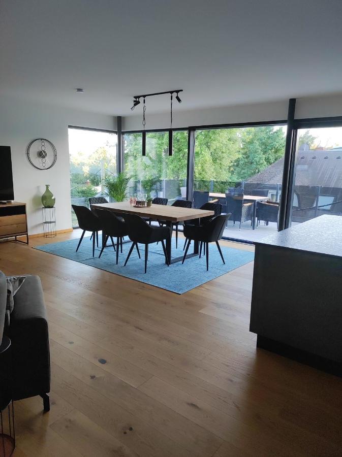 Luxurioeses Penthouse Mit Blick Auf Die Uno-City Und Dem Kaiserwasser. 3Schlafzimmer, 2 Baeder, Privat Lift Ins Apartment Wien Eksteriør billede