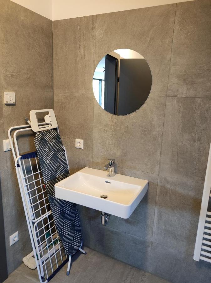 Luxurioeses Penthouse Mit Blick Auf Die Uno-City Und Dem Kaiserwasser. 3Schlafzimmer, 2 Baeder, Privat Lift Ins Apartment Wien Eksteriør billede