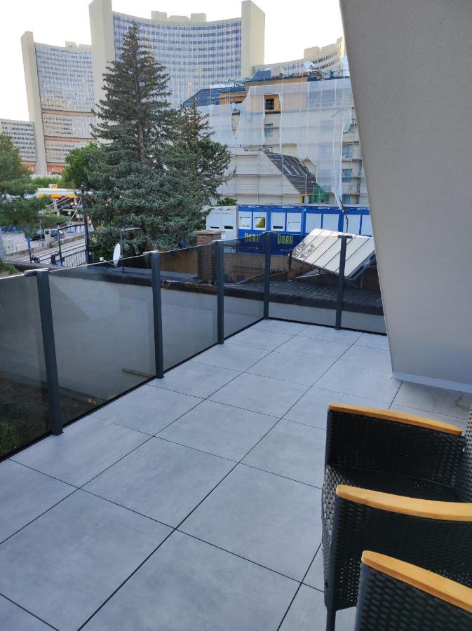 Luxurioeses Penthouse Mit Blick Auf Die Uno-City Und Dem Kaiserwasser. 3Schlafzimmer, 2 Baeder, Privat Lift Ins Apartment Wien Eksteriør billede