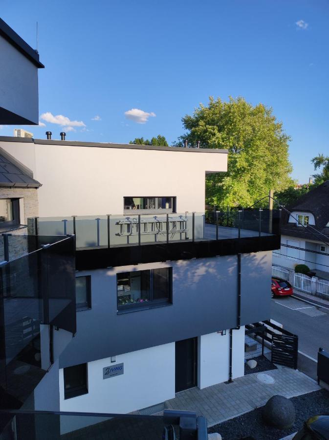 Luxurioeses Penthouse Mit Blick Auf Die Uno-City Und Dem Kaiserwasser. 3Schlafzimmer, 2 Baeder, Privat Lift Ins Apartment Wien Eksteriør billede