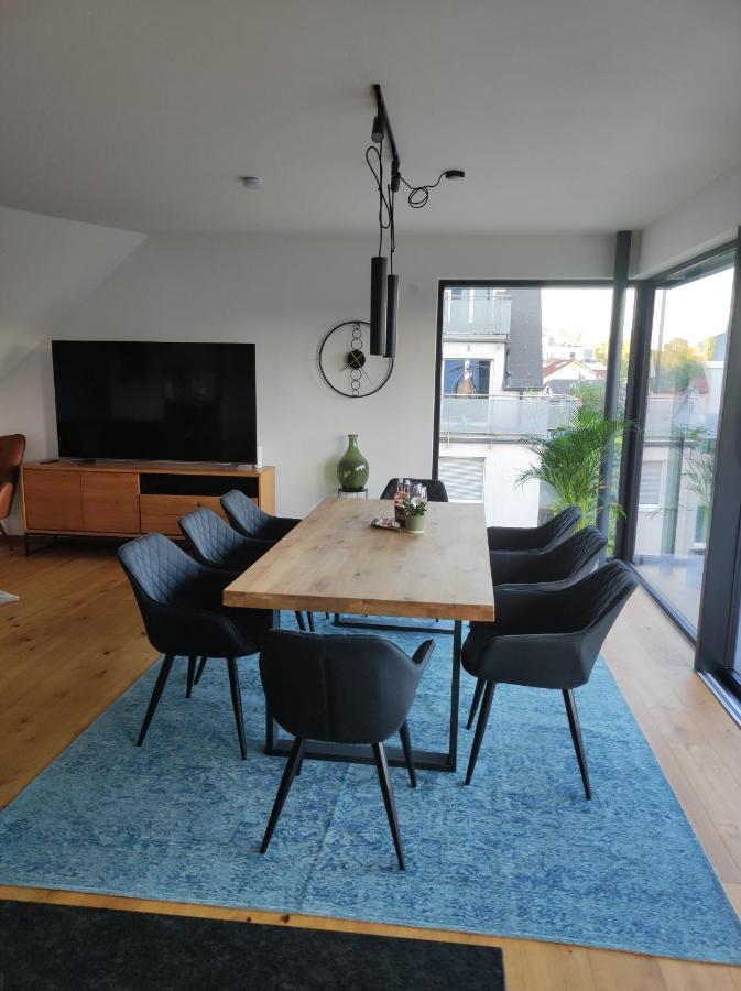 Luxurioeses Penthouse Mit Blick Auf Die Uno-City Und Dem Kaiserwasser. 3Schlafzimmer, 2 Baeder, Privat Lift Ins Apartment Wien Eksteriør billede