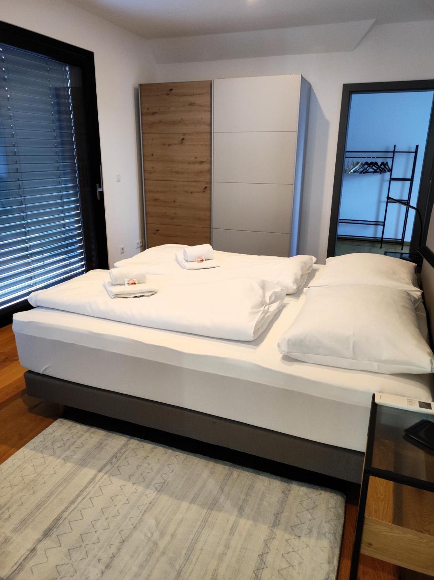 Luxurioeses Penthouse Mit Blick Auf Die Uno-City Und Dem Kaiserwasser. 3Schlafzimmer, 2 Baeder, Privat Lift Ins Apartment Wien Eksteriør billede